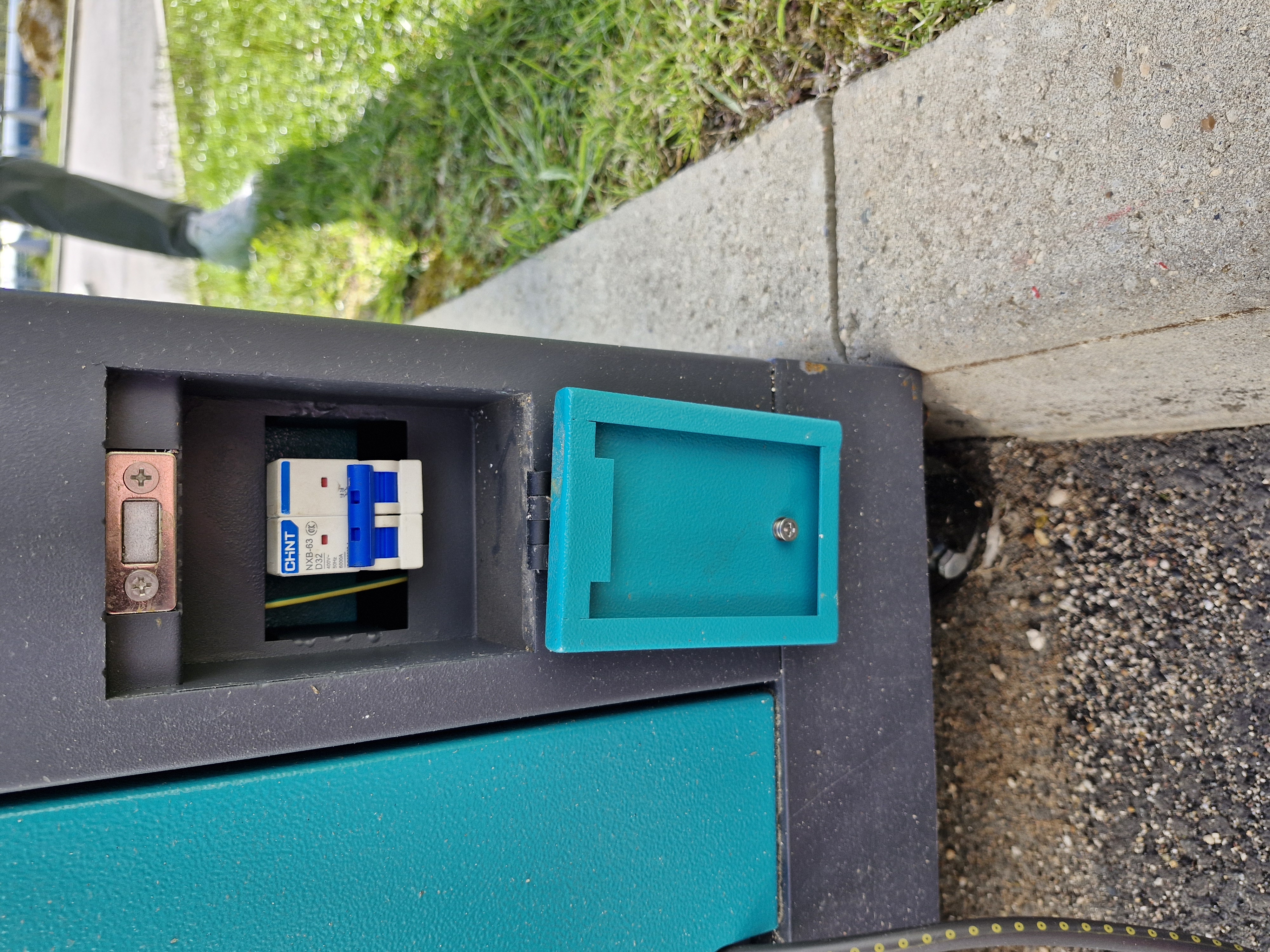 Disjoncteur de protection intégré