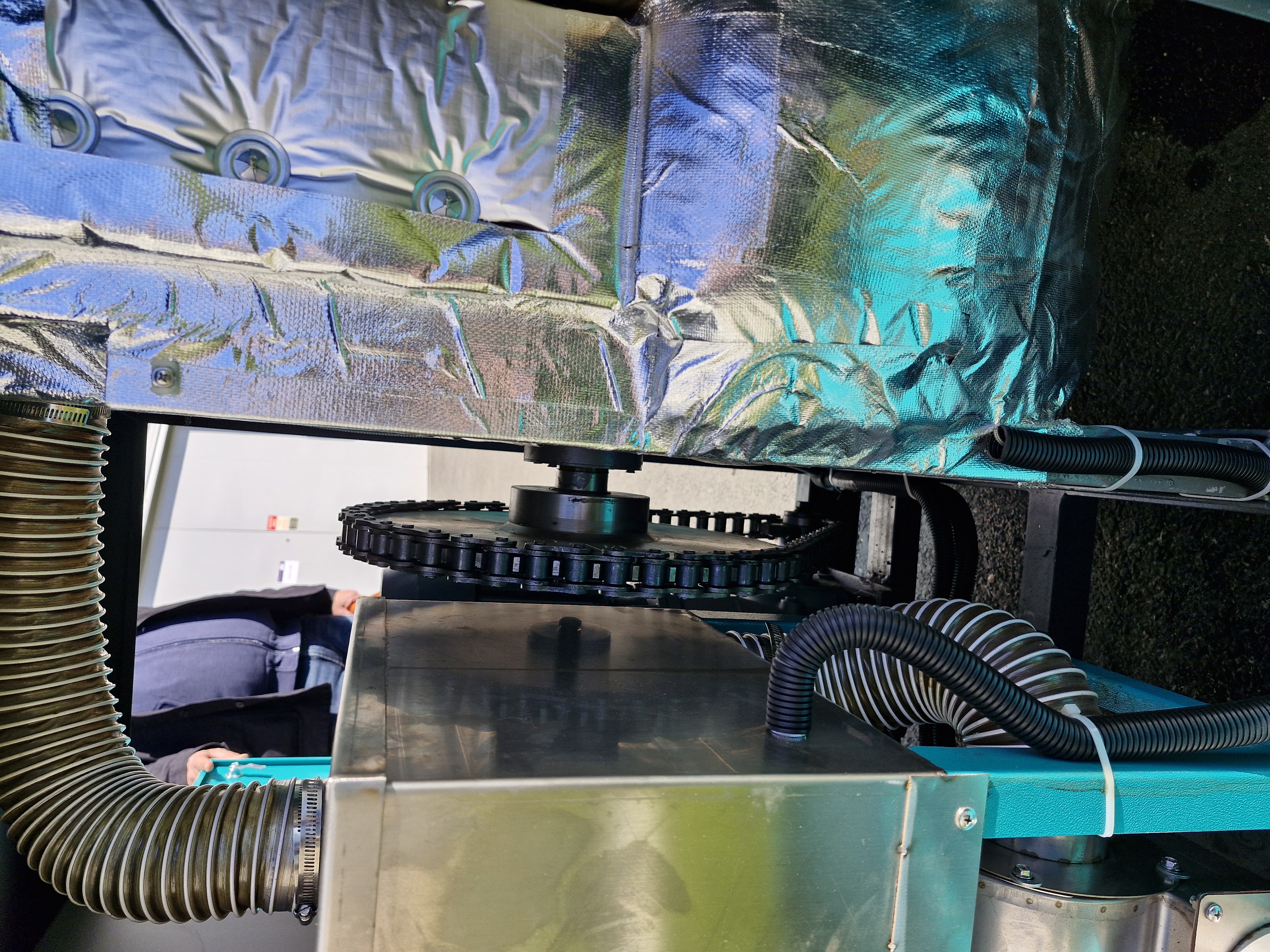 Cuve isolée et mécanisme de brassage